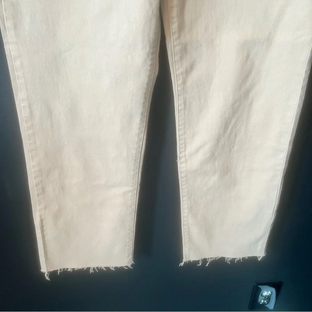 NWT Chrissy Classic Straight Leg Jeans Size: 15 Color : Beige